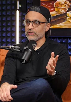Podcast guest at OUTBOX Media, portrait 34